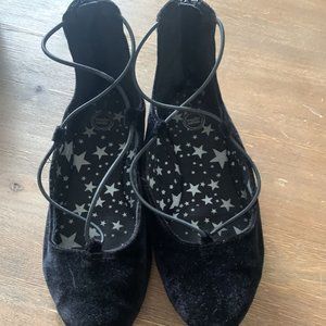 Women shoes size 6 youth